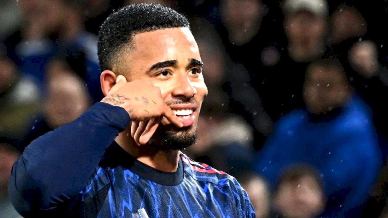 Arsenal, rakiplerinin puan kaybettiği haftada liderliğini pekiştirdi