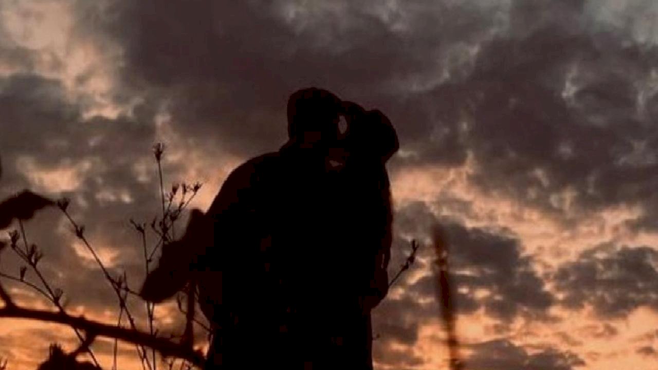 Aslıhan Malbora aşk paylaşımı! Çağatay Ulusoy ile dudak dudağa pozunu yayınladı