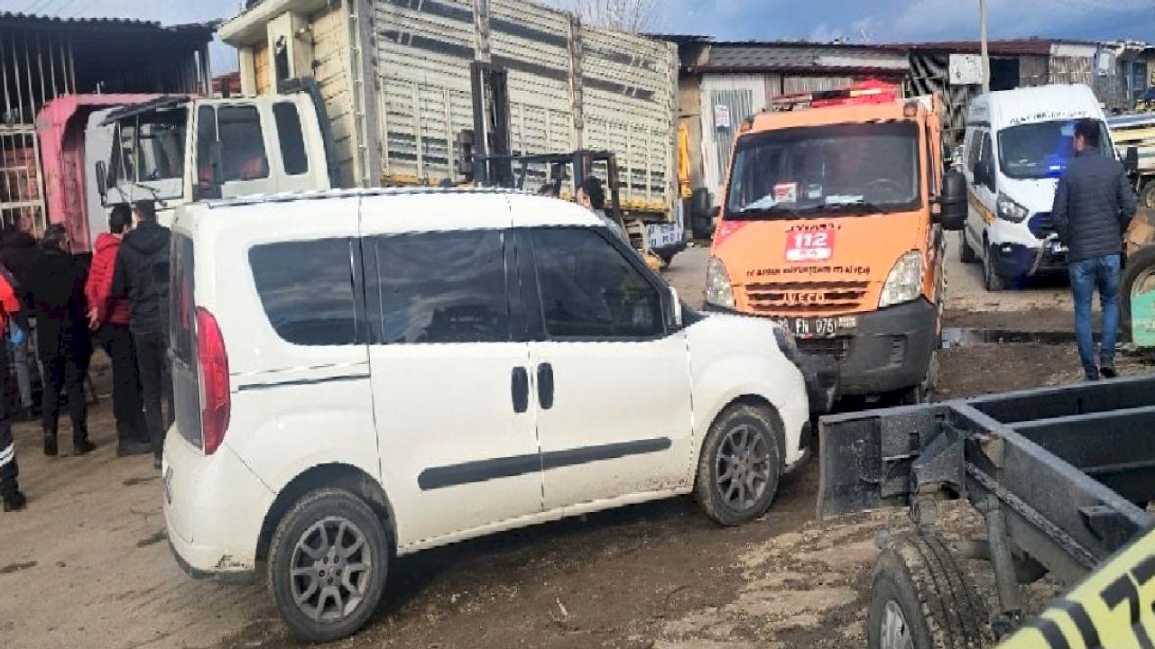 Aydın'da tamir ettikleri kamyonun kasası üzerlerine düşen 2 kişi hayatını kaybetti