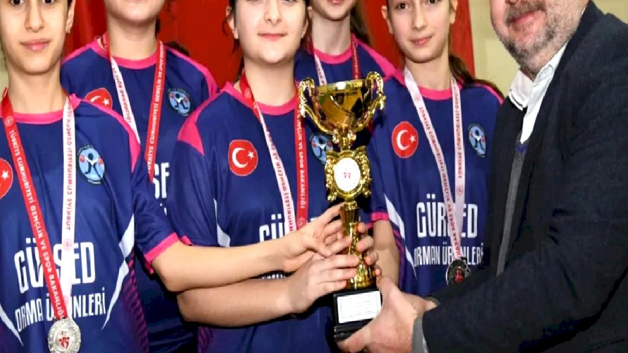 Badmintonun yıldızları Osmangazi’de parladı