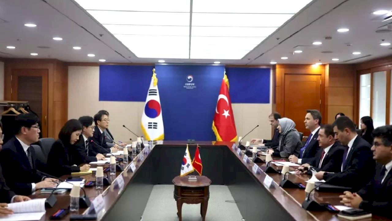 Bakan Bayraktar Kore'de Nükleer Enerji Görüşmeleri Yaptı