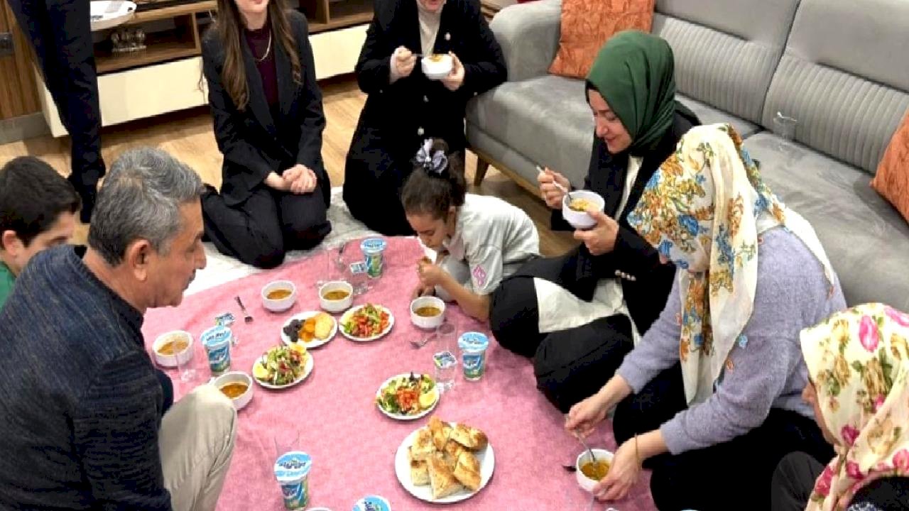 Betül Sayan Kaya'dan depremzedelere Ramazan ziyareti: 455 bin konut teslim edildi