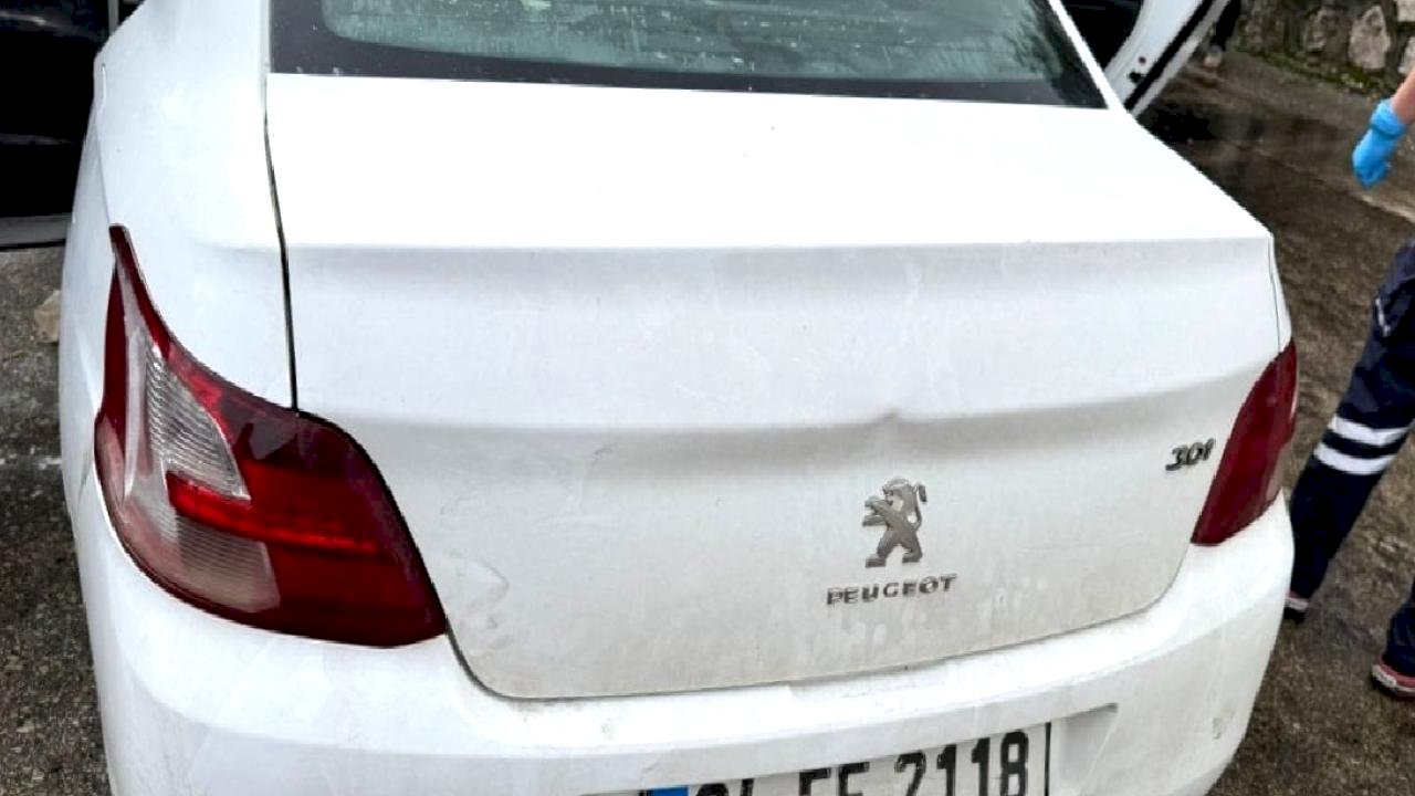 Burdur'da iki aracın kafa kafaya çarpışması sonucu yaşanan kazada 6 kişi yaşamını yitirdi