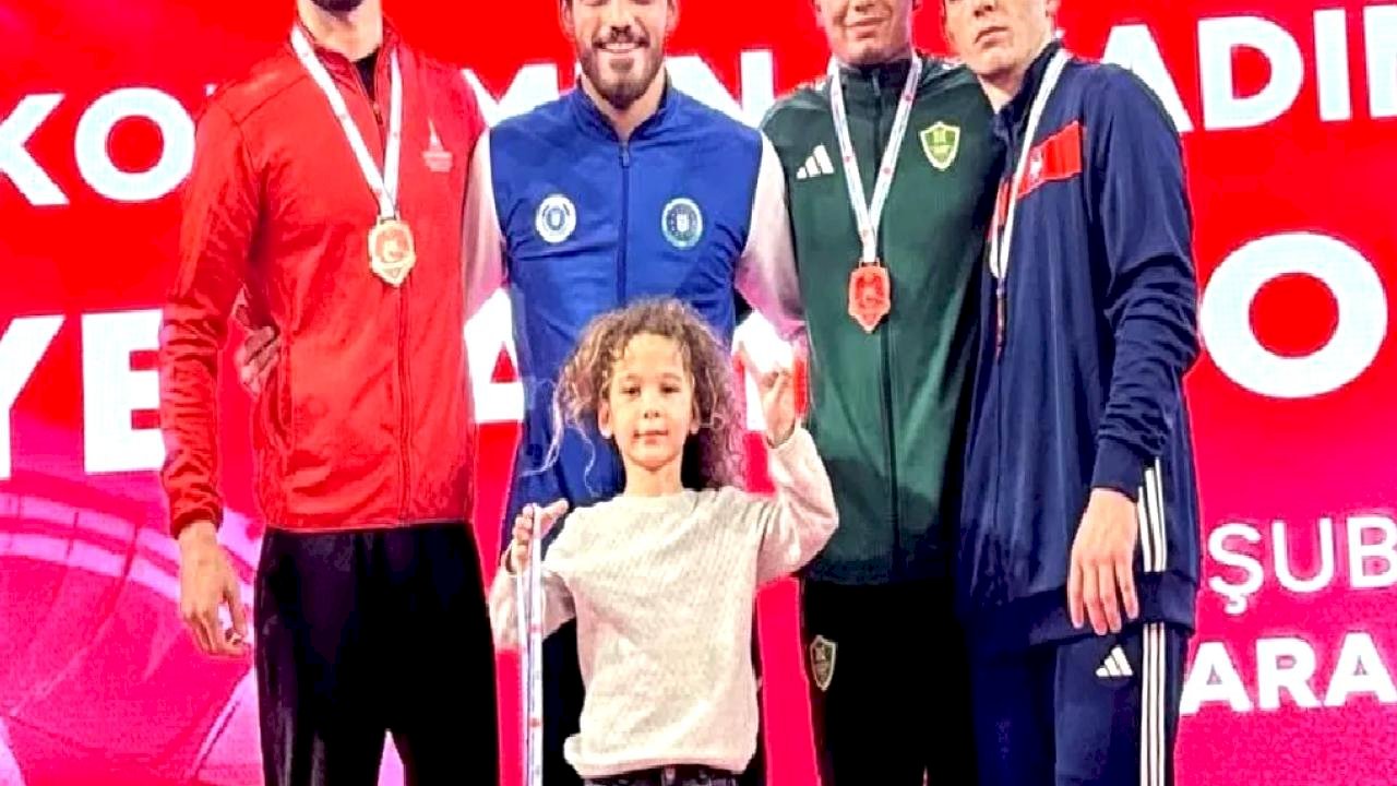 Bursa Büyükşehir füreşçileri 3 madalya ile döndü