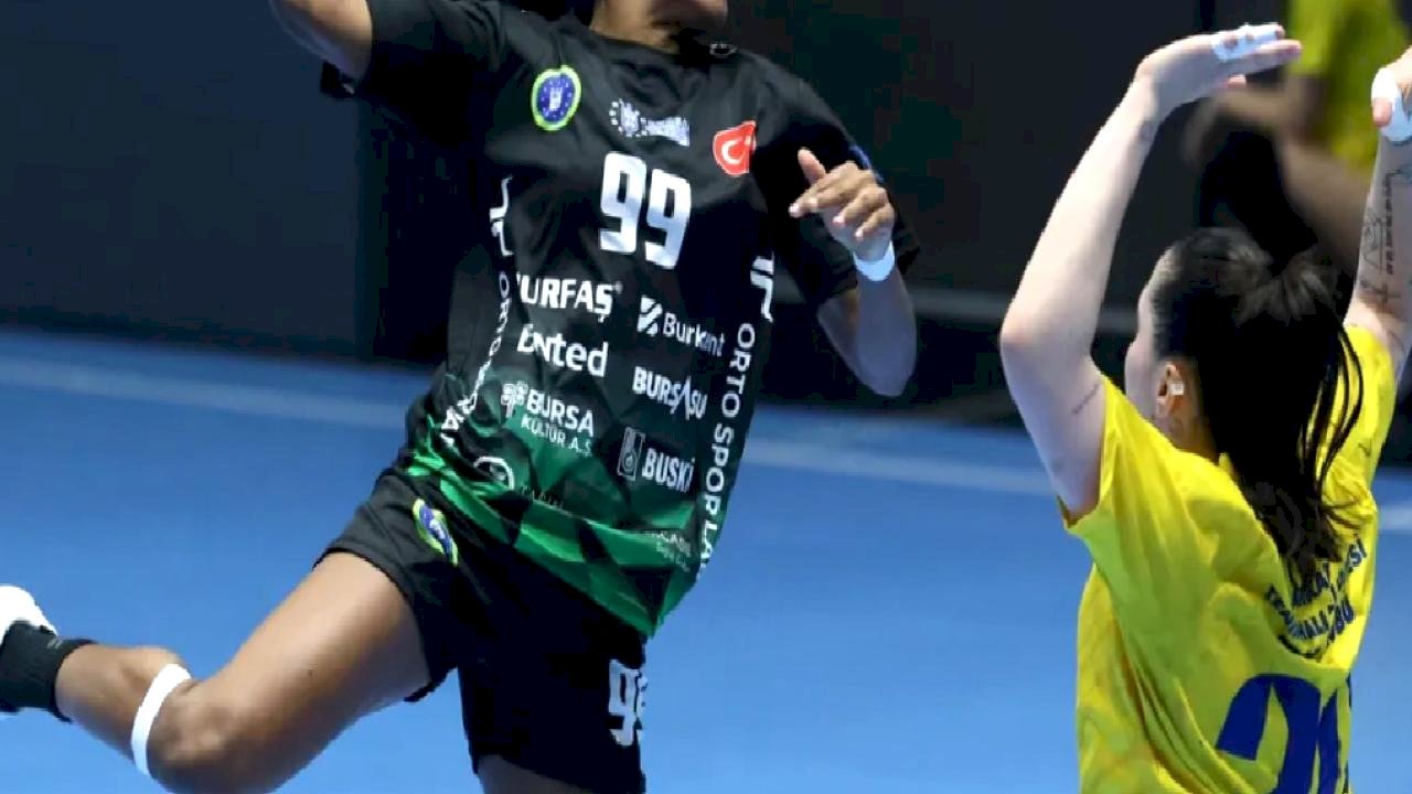 Bursa Büyükşehir Kadınlar Hentbol'de sezonu zirvede tamamladı