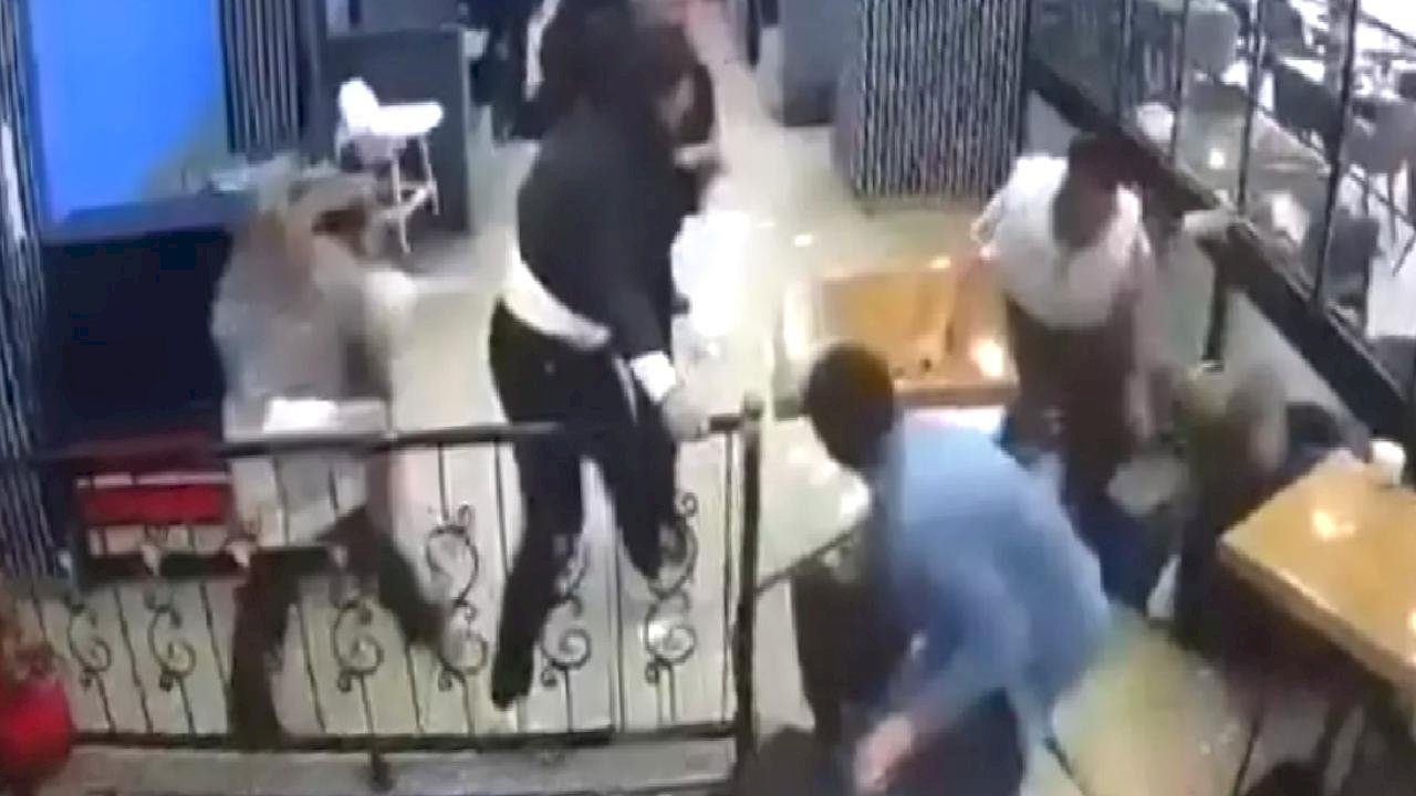 Bursa'da Kafe Buluşmasında Kavga