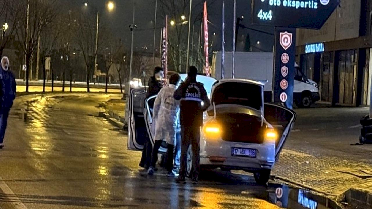 Bursa'da polisin dur ihtarına uymayan araçta el bombası ele geçirildi
