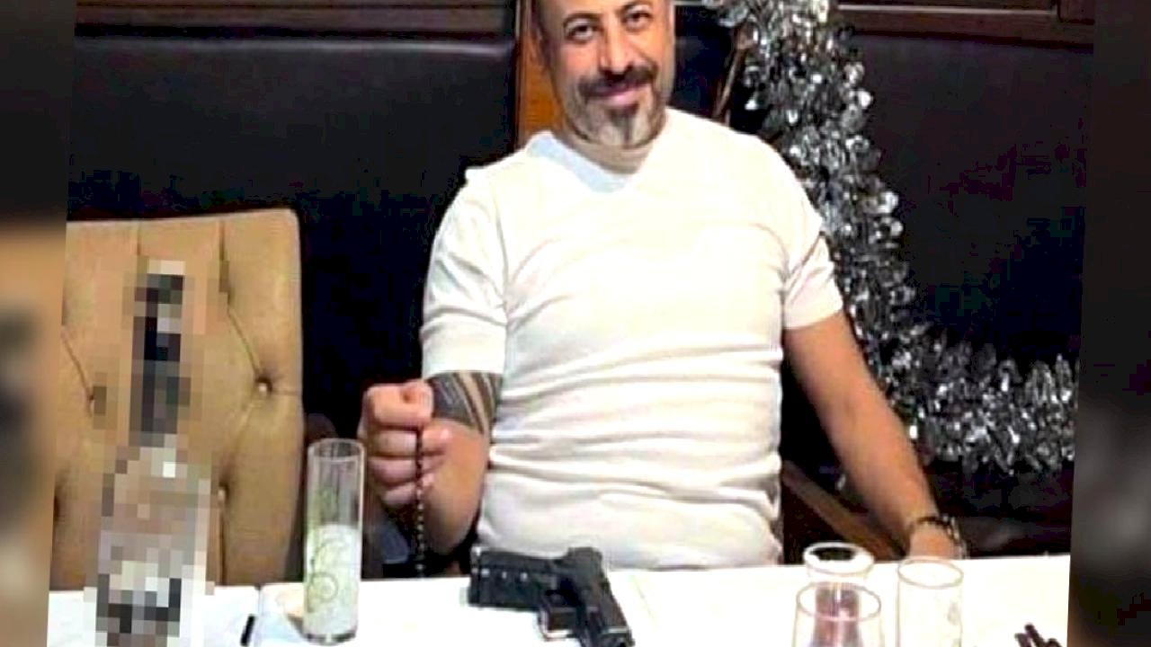 CHP'li ilçe başkanından silahlı poz