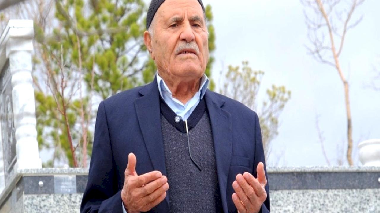 Çorum'da 10 yıl önce kaybettiği eşinin mezarına her 14 Şubat'ta kırmızı gül bırakıyor