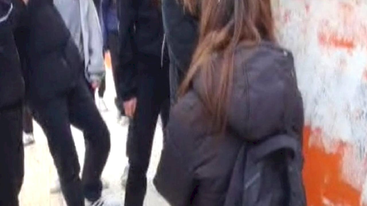 Çorum'da genç kız yaşıtları tarafından darbedilip zorla özür dilettirildi