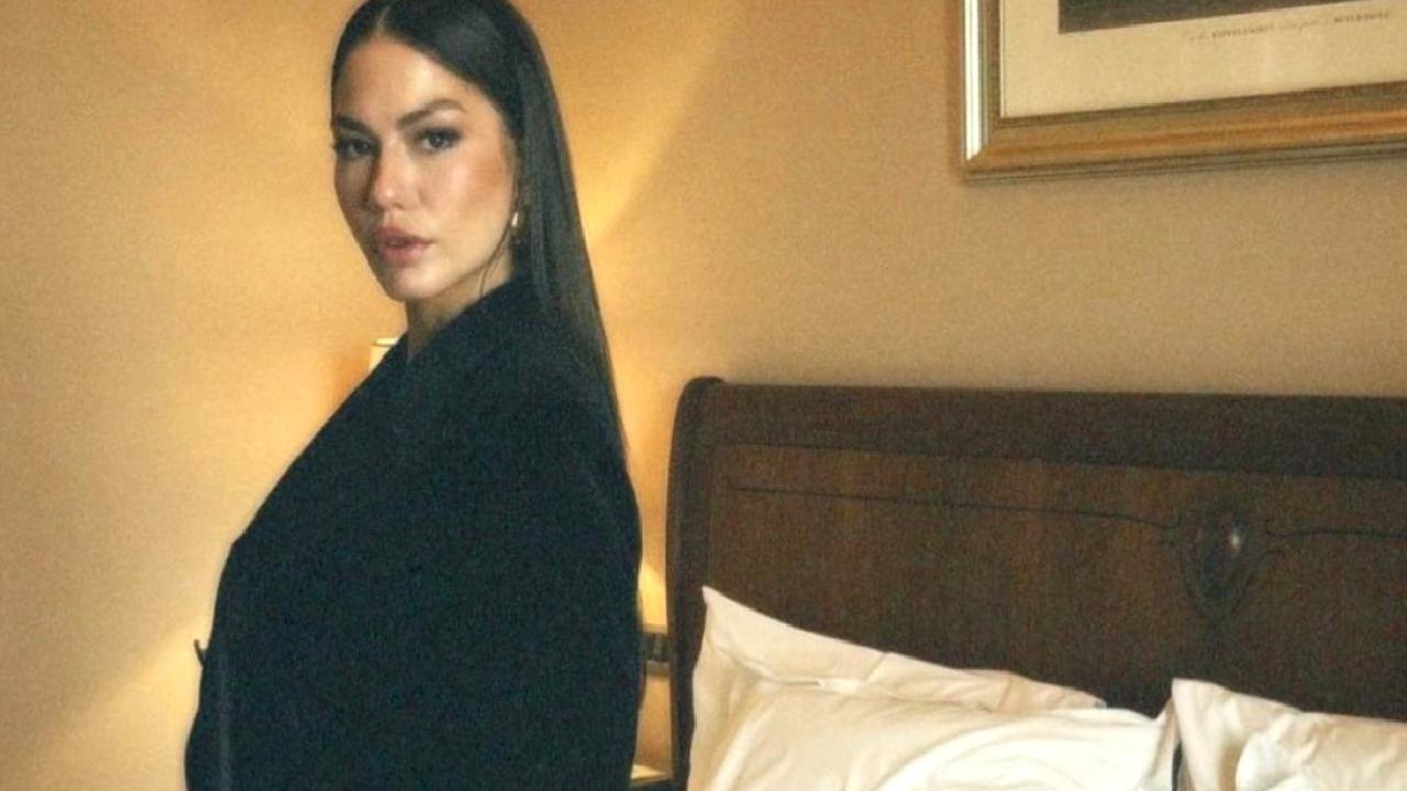 Demet Özdemir'den yeni pozlar! Kaşlarına yorum yağdı