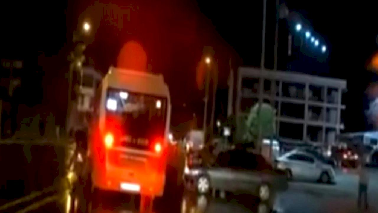 Düzce'de belediye otobüsü, elektrikli bisiklete çarptı