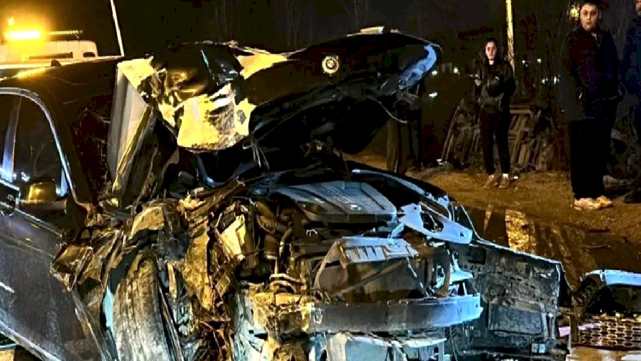 Düzce'de otomobil otobüse çarptı: 5 yaralı