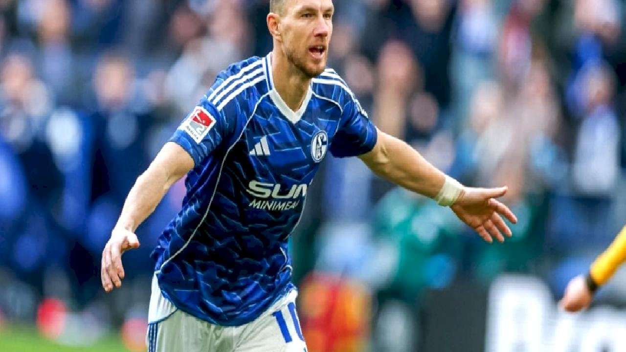 Edin Dzeko'nun golleri Schalke'ye yetmedi