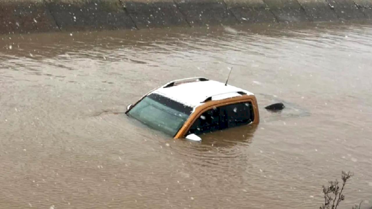 Edirne'de kanala uçan otomobilin sürücüsünün cansız bedeni bulundu