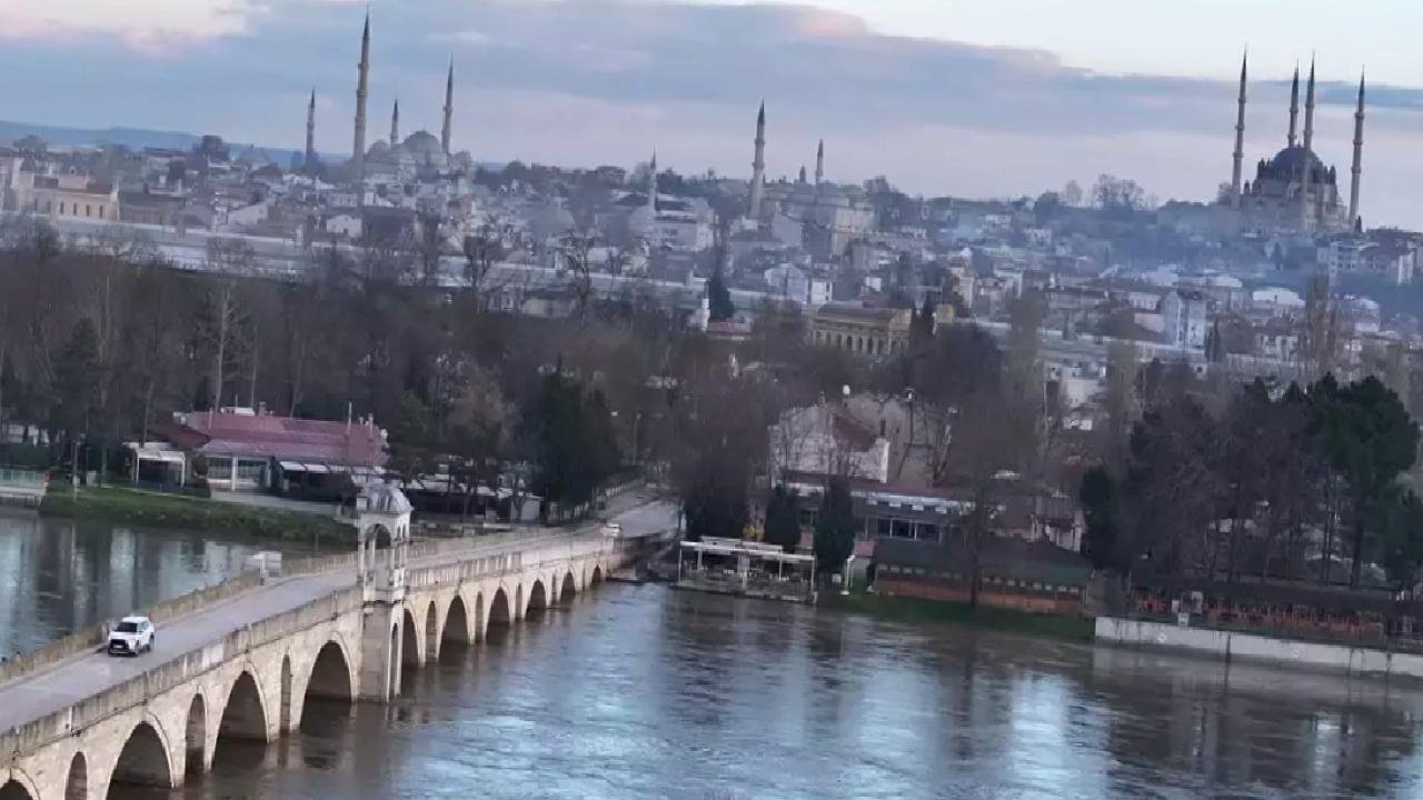 Edirne'de Nehirlerde Debi Düşüyor