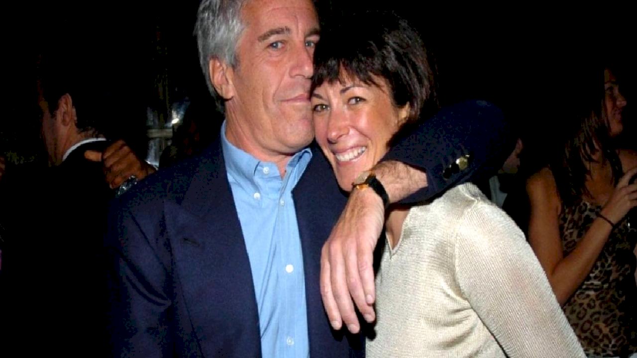 Epstein’in suç ortağı Maxwell'in Almanya'da düzenlenmiş basın kartına sahip olduğu iddiası