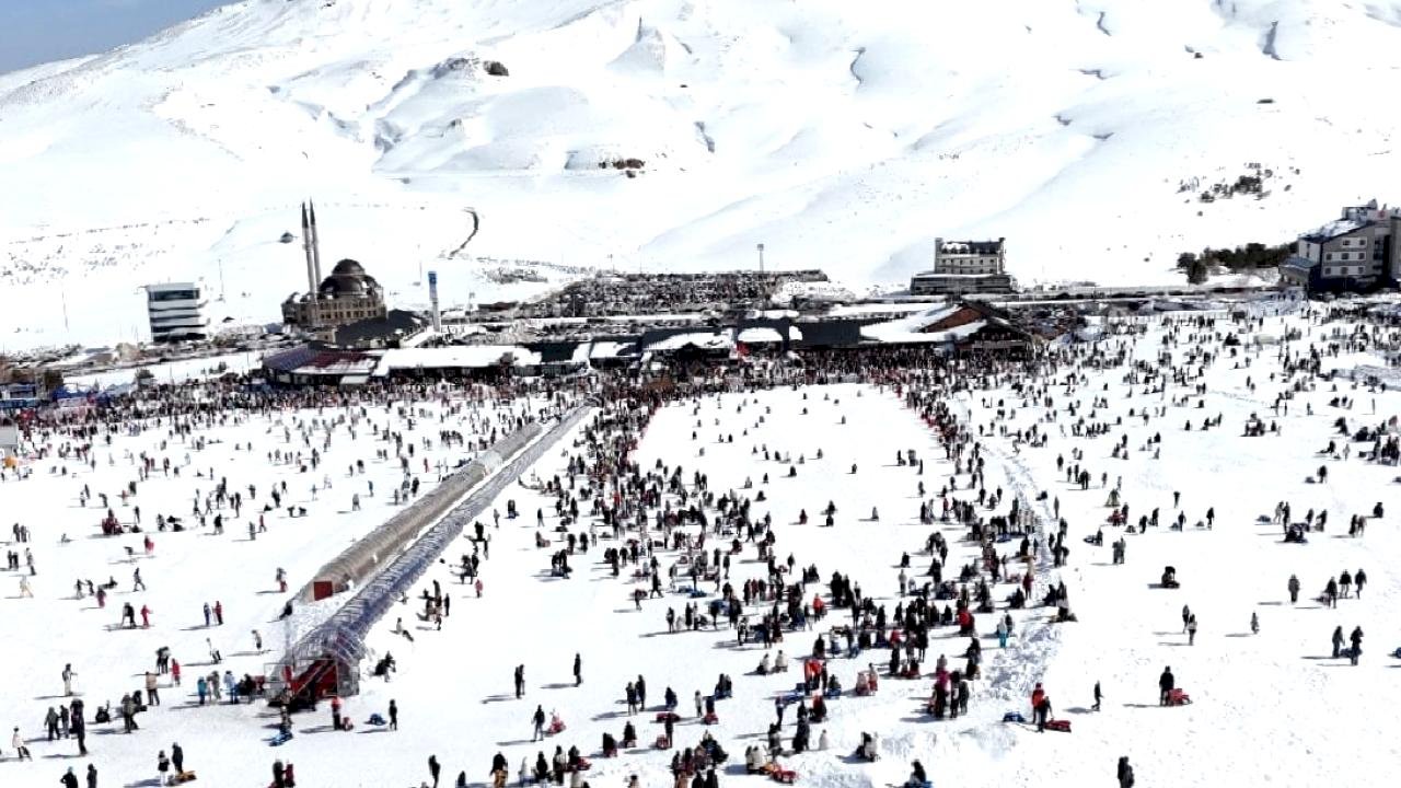 Erciyes Kayak Merkezi 2 ayda 3 milyon ziyaretçiye ulaştı