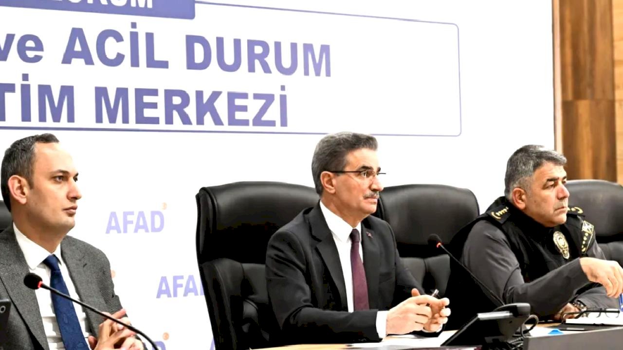 Erzurum’da yoğun kar: Bin 167 mahalle yolu kapalı