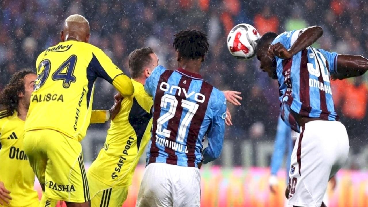 Eski hakemler, Trabzonspor - Fenerbahçe maçının tartışmalı pozisyonları değerlendirdi