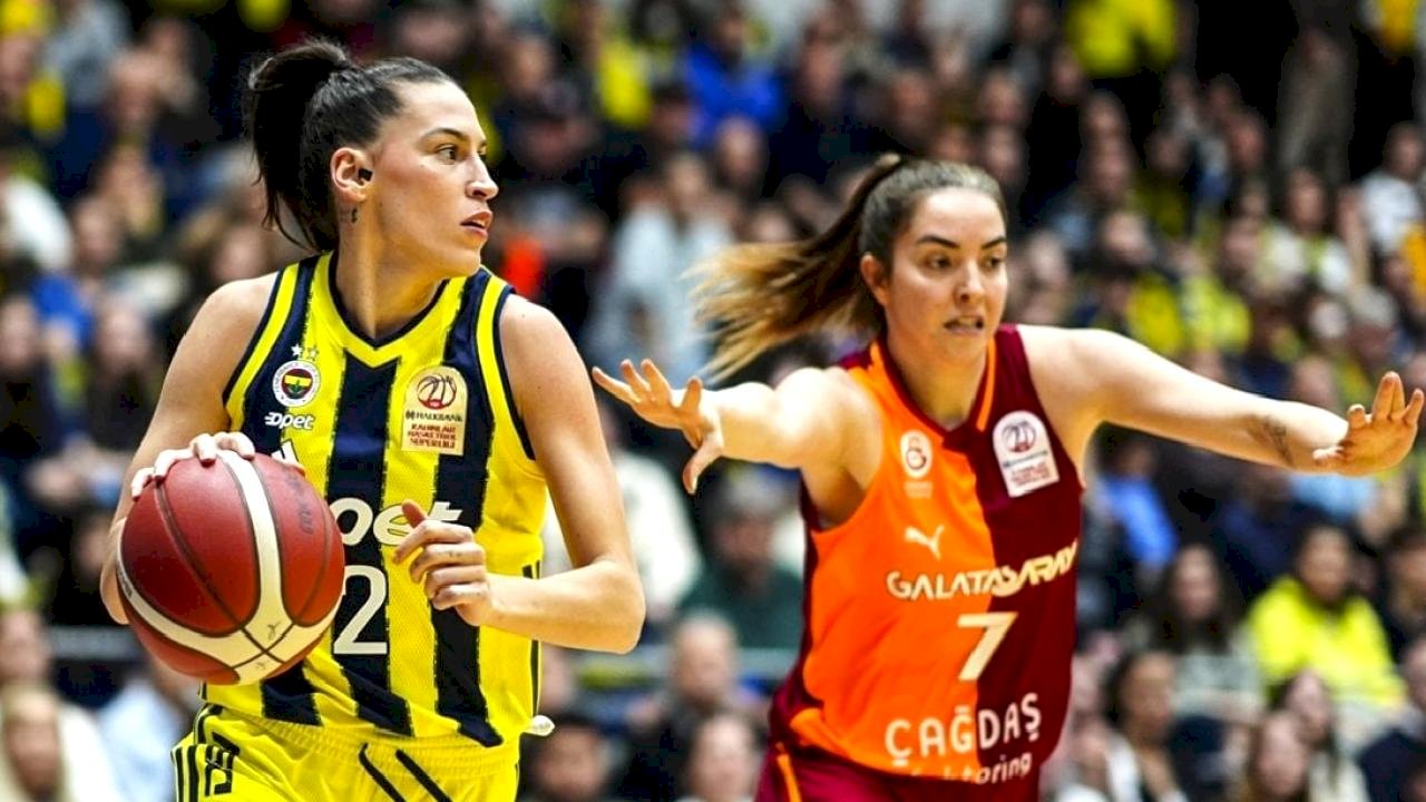 Fenerbahçe, pota derbisinde Galatasaray'ı devirdi