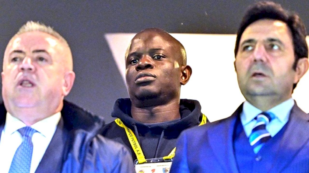 Fenerbahçe'de yeni transferler tribünde