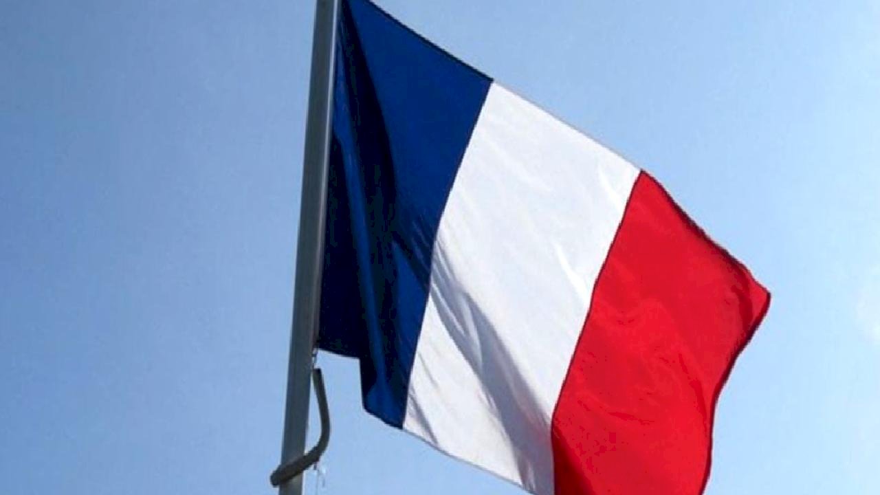 Fransa'da kışlada başından vurulan asker öldü