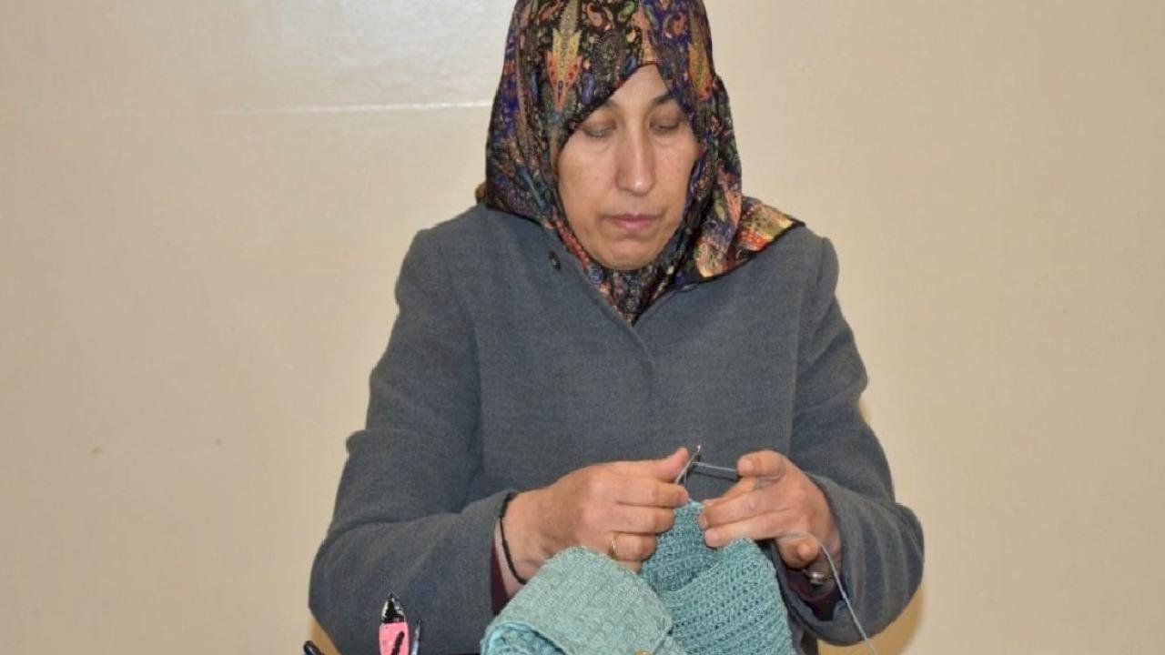 Gaziantepli depremzede, el sanatlarıyla hayata tutundu