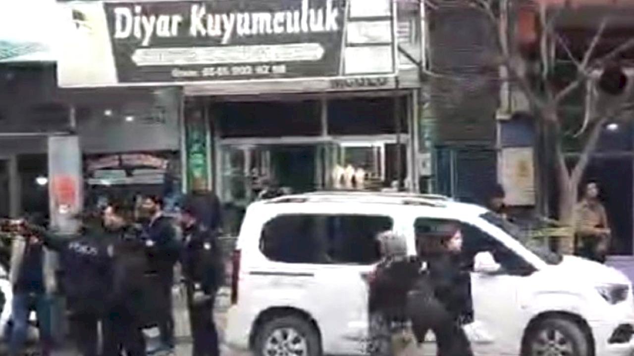 Gaziantep'te silahlı ve maskeli kuyumcu soygunu: 1 kilo altın çalan 2 şüpheli yakalandı
