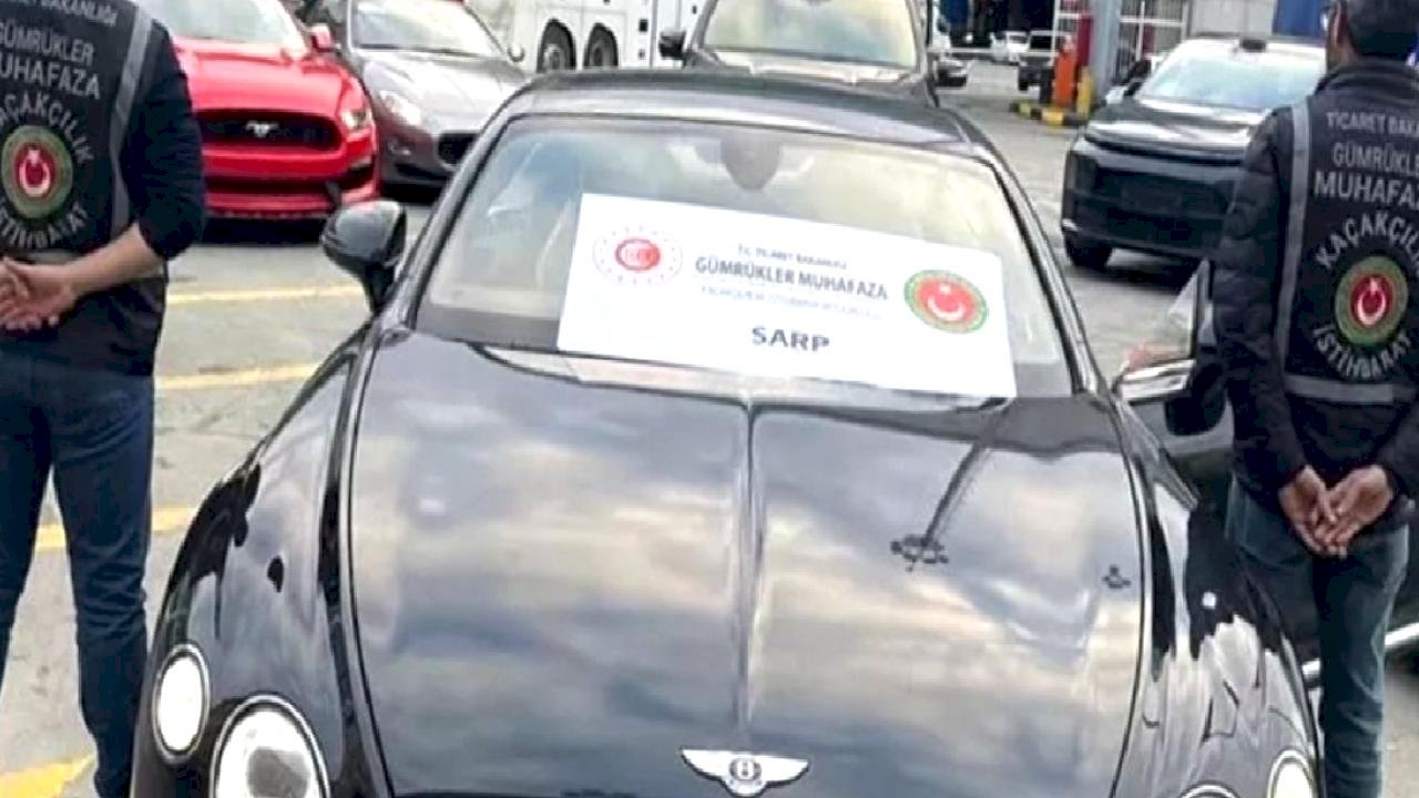 Gümrükler Muhafaza ekiplerinden Sarp Kapısı'nda 65 lüks araç operasyonu