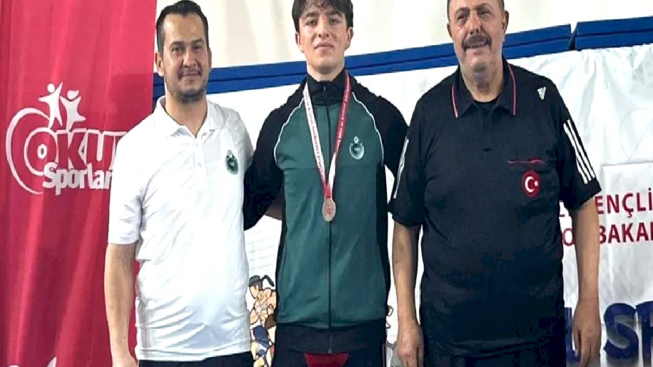 Halter ve güreşte Karatay rüzgarı