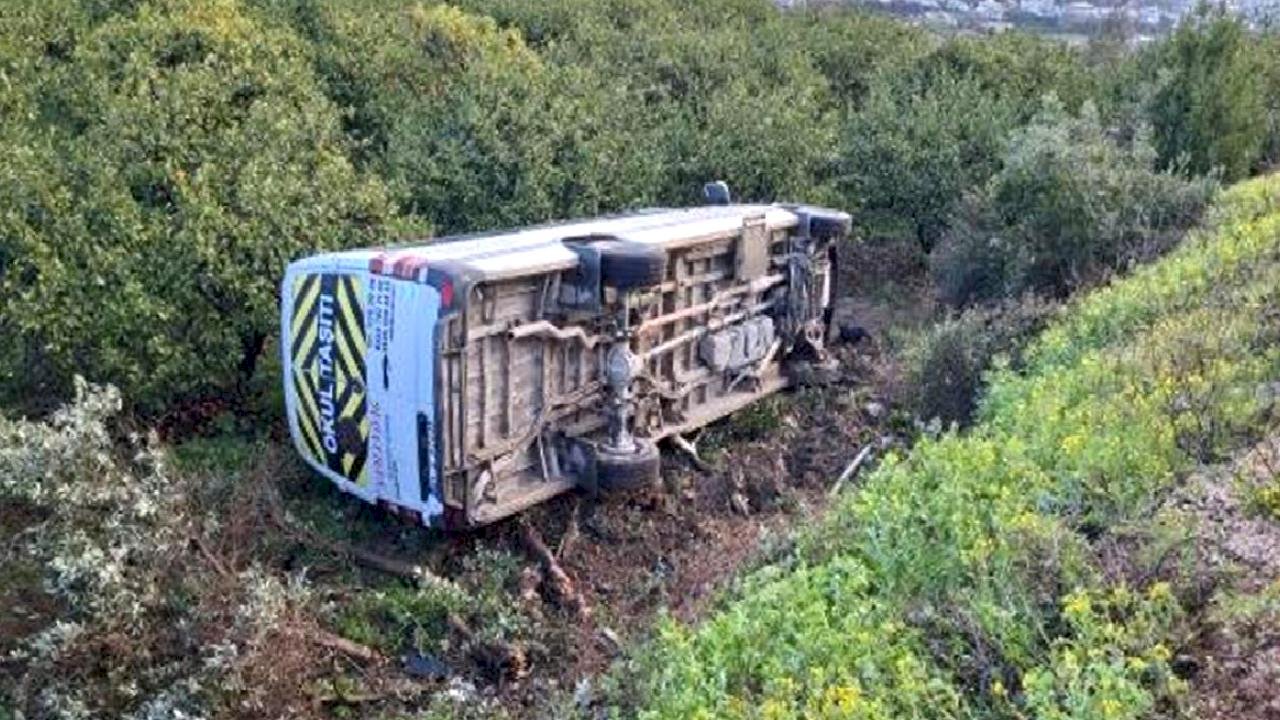Hatay'da öğrenci servisi devrildi: 9 kişi yaralandı
