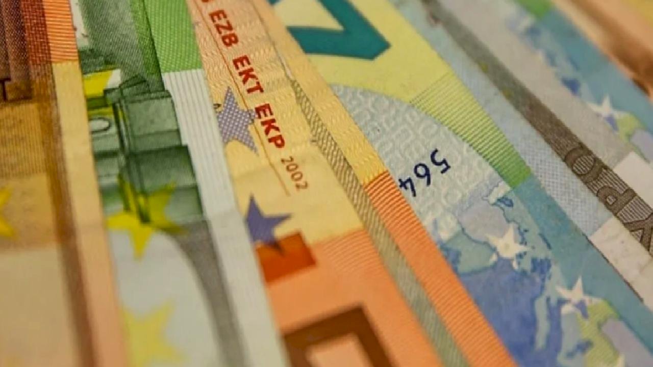 Hazine, 8 yıl vadeli 2 milyar euroluk tahvil ihraç etti