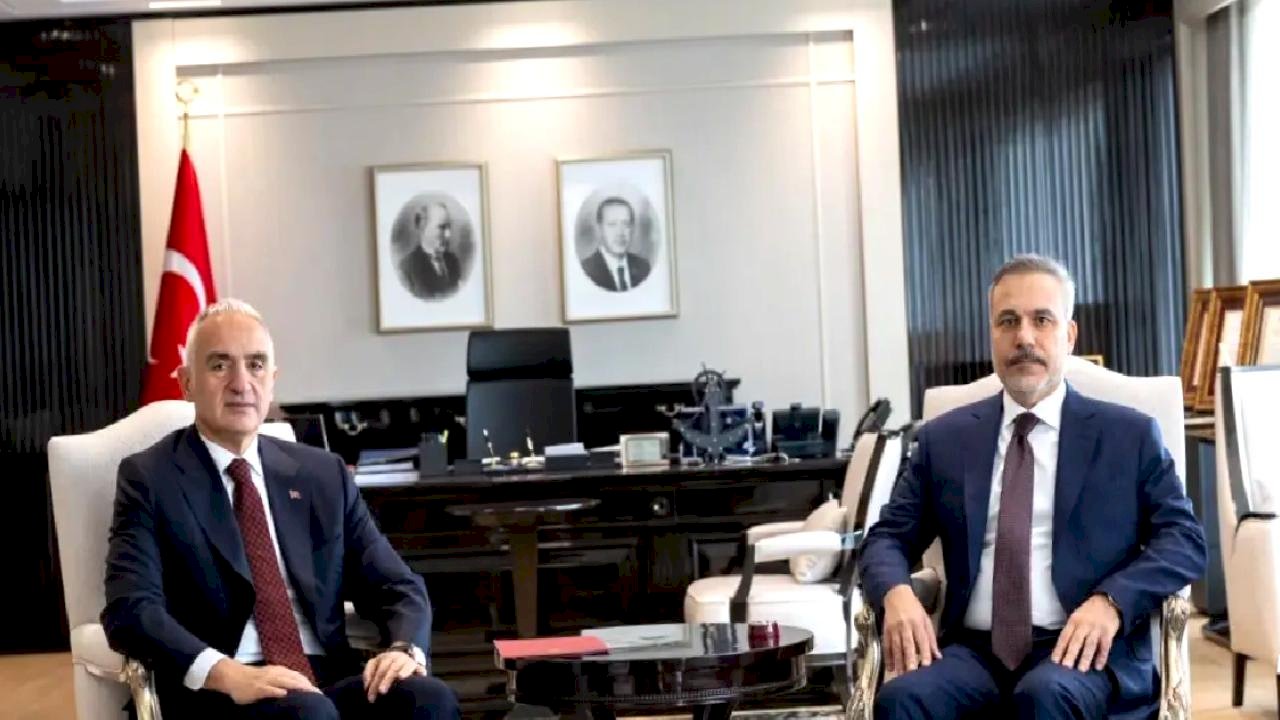 İki Bakanın Görüşmesi