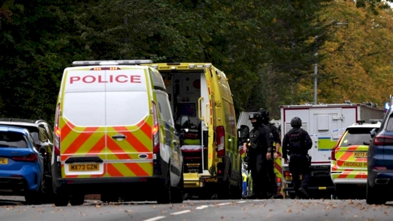 İngiltere'de cami çıkışında bıçaklı saldırı: 1 kişi hayatını kaybetti