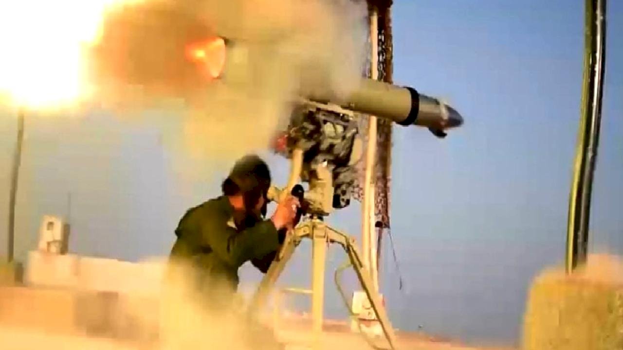 İran, Hürmüz Boğazı'nda askeri tatbikata başladı