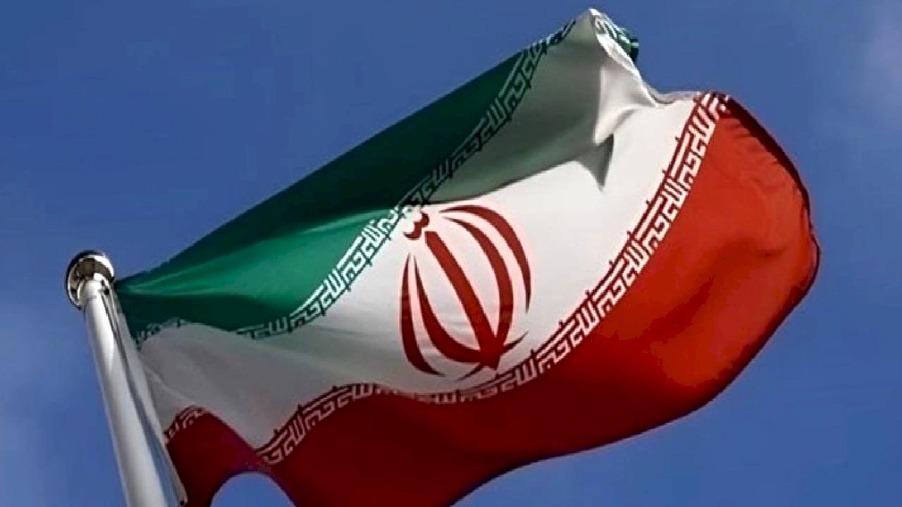 İran'da eğitim uçağı düştü: Pilotlardan biri öldü