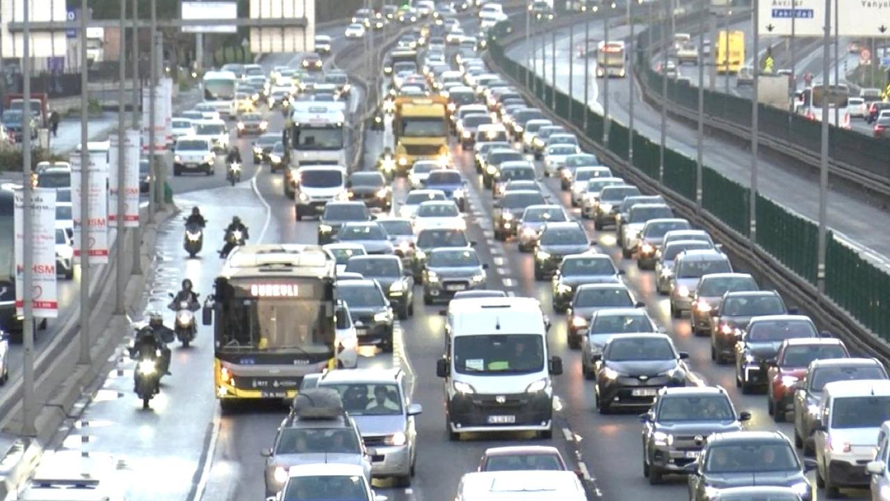 İstanbul'da ilk iş günü trafiği: Yoğunluk yüzde 80'e çıktı