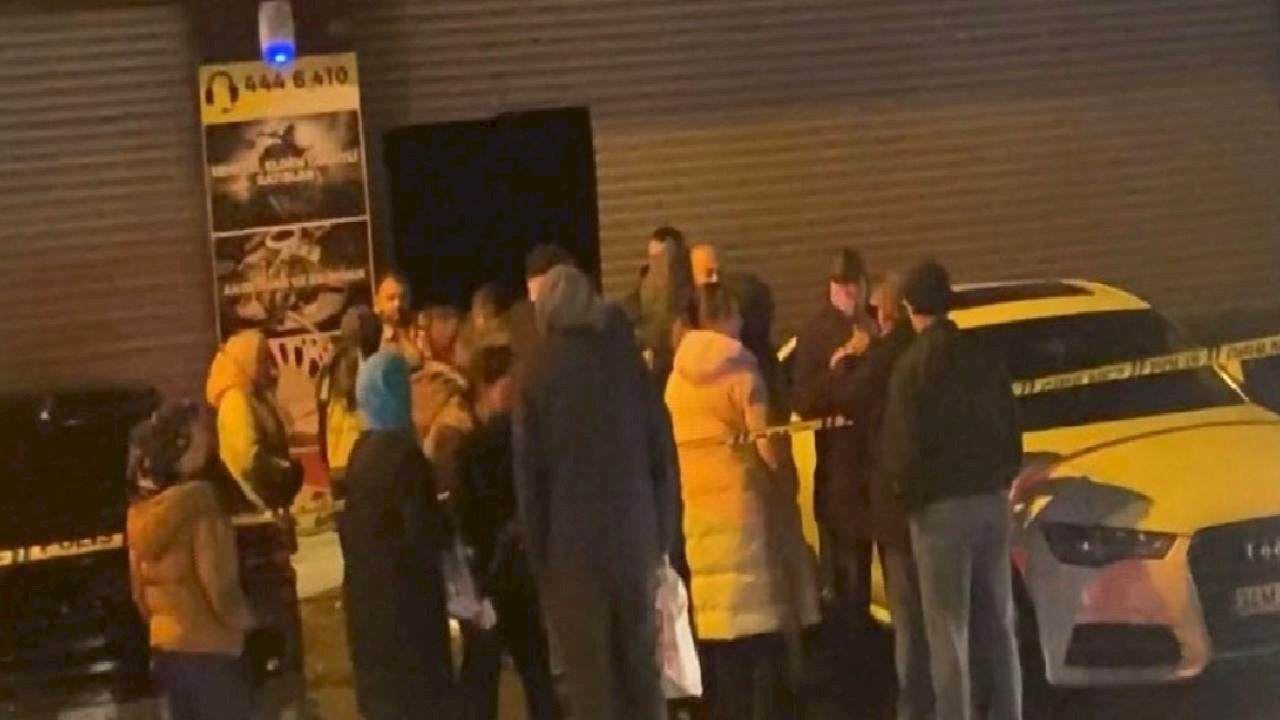 İstanbul'da yangın çıkan iş yerinde iki cansız beden bulundu