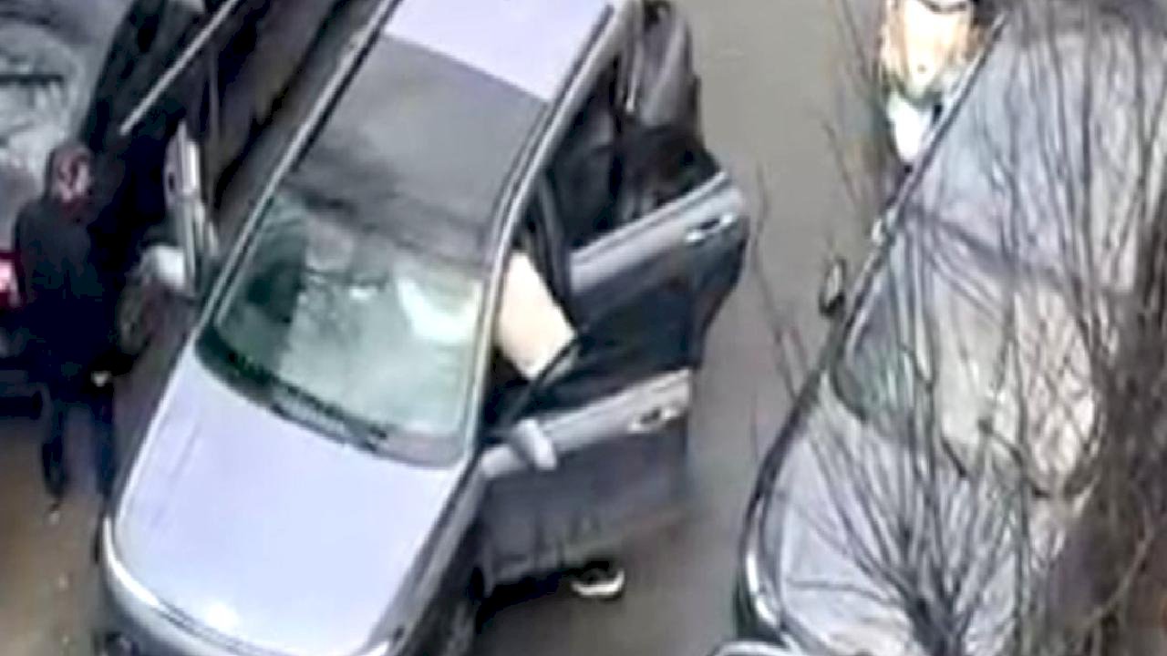 İstanbul'da yol verme kavgasında yaşlı sürücü aracından indirilip darbedildi