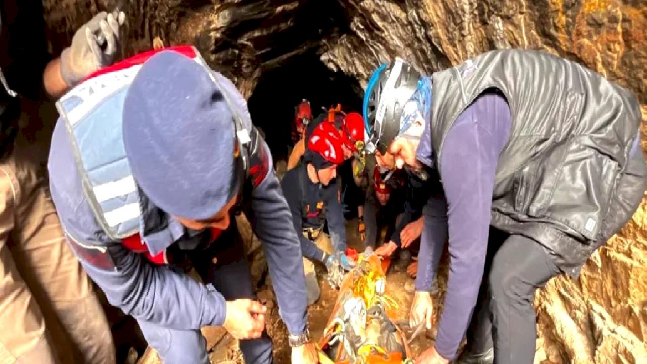 İzmir Selçuk’ta mağarada 9 saatlik kurtarma seferberliği