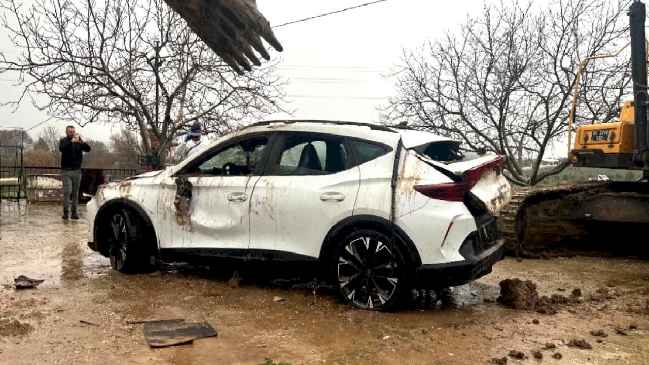İzmir’deki kazada iki kız kardeşin hayatını kaybetti: Şüpheli şahıs yakalandı
