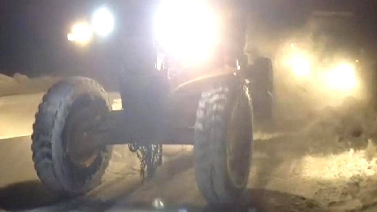 Kars'ta tipi nedeniyle vatandaşlar mahsur kaldı