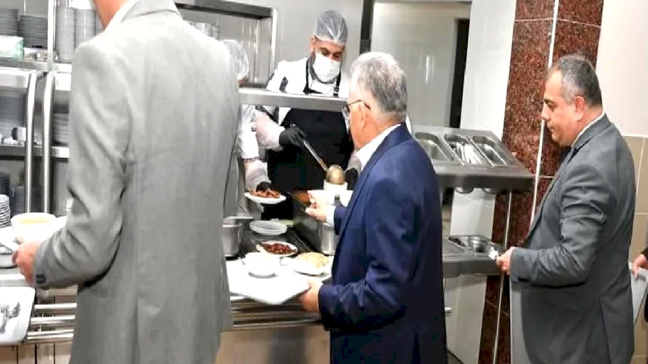 KASKİ personeline Başkan Büyükkılıç morali