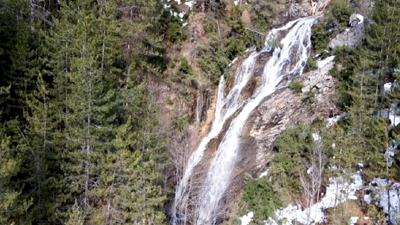 Kastamonu’da karların eriyişiyle oluşan 'Kar Şelalesi' büyülüyor
