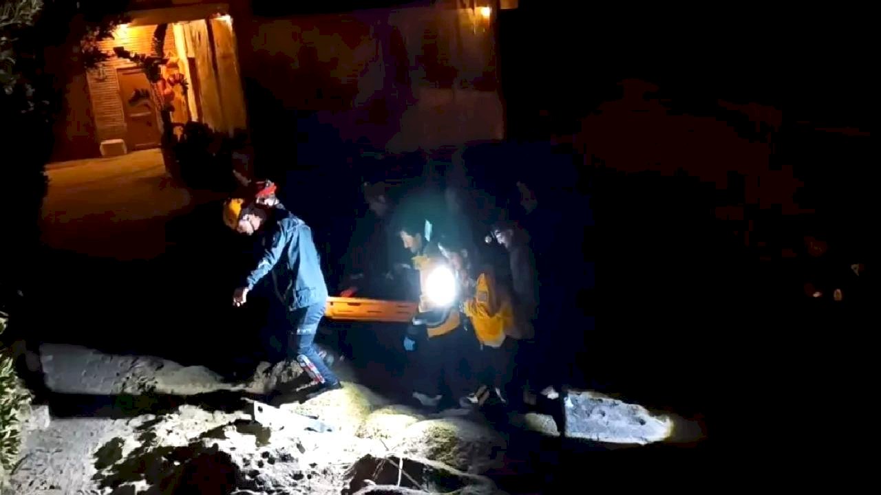Kayalıklardan Düşen Kişi Kurtarıldı