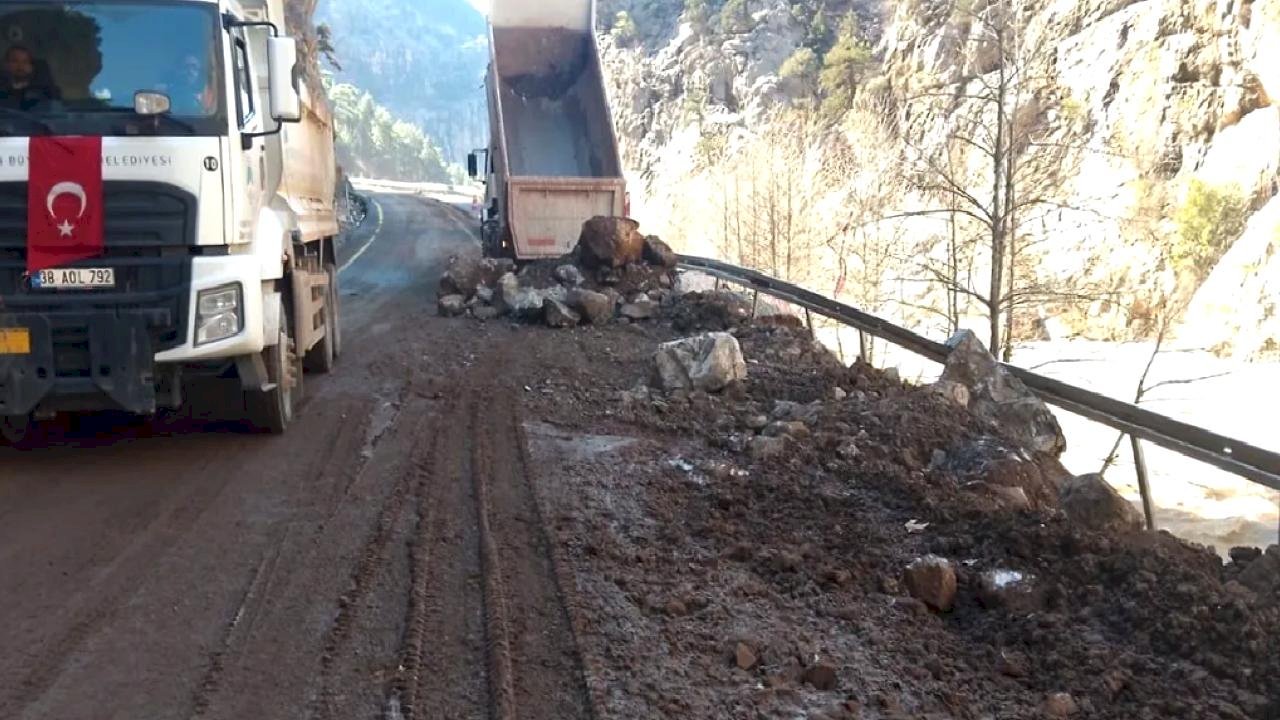 Kayseri Büyükşehir'den kar ve selle sıkı mücadele