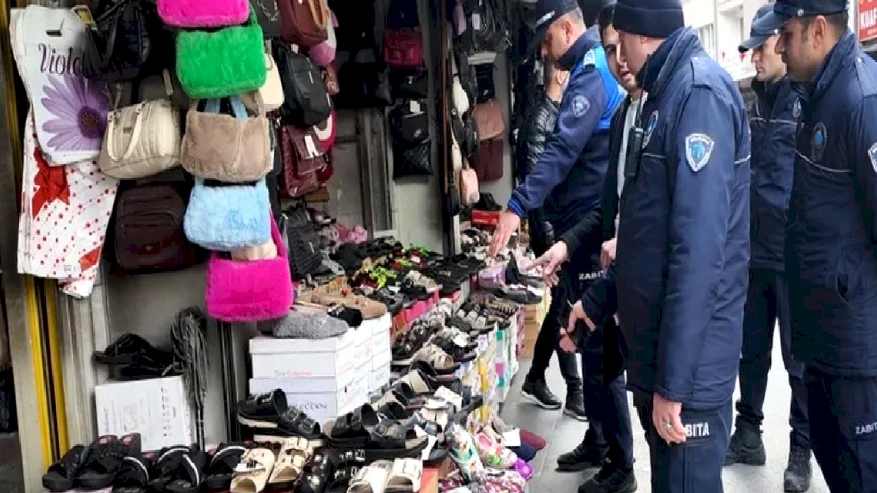 Kayseri zabıtasından kaldırım harekatı