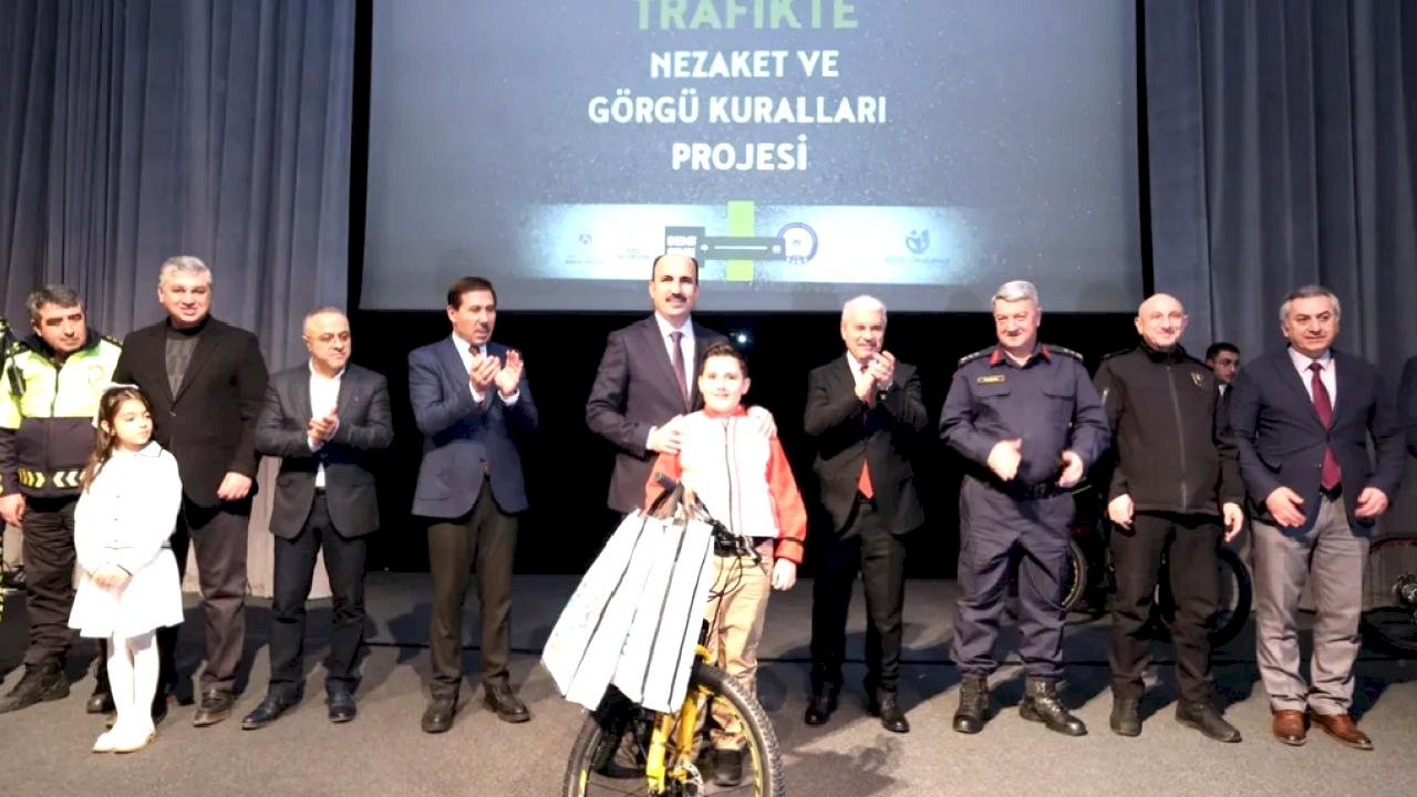 Konya'da resim ve fotoğraf yarışmasının ödülleri takdim edildi