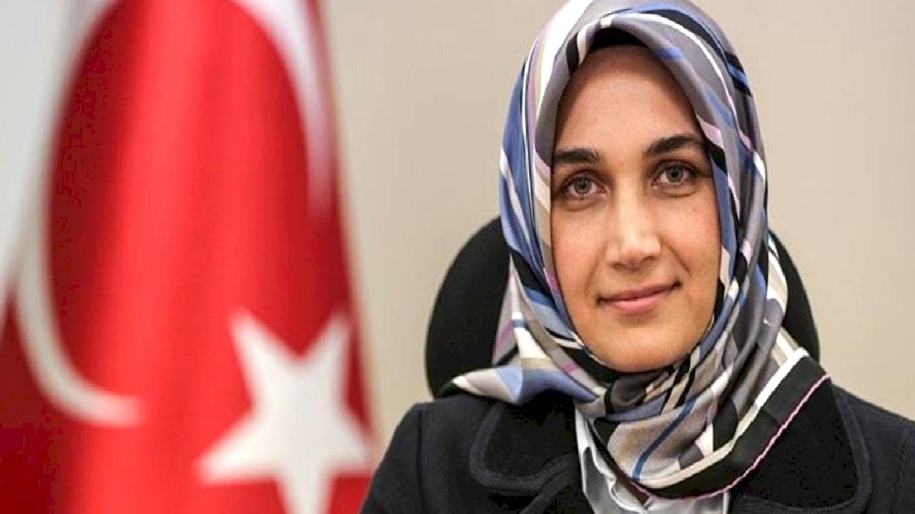 Kübra Güran Yiğitbaşı, ilk başörtülü bakan yardımcısı oldu